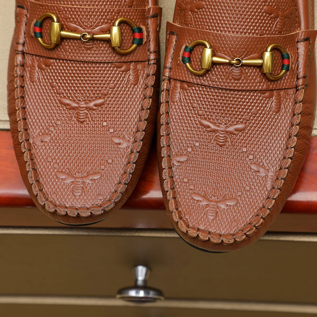 Men's shoes💰380💰🕷🕷️【 GUCCI 】Gucci's best-selling trendy men's casual slip-on shoes 🇨🇳Official website original 1:1 mold 💯Original quality, fine workmanship ☘Fashionable and versatile, perfect shape, comfortable on the feet 🍓Trendy men's recommended model, imported cowhide on the top layer 🎋High-quality pigskin lining, rubber wear-resistant and non-slip outsole, high-end atmosphere, worth owning 🍉Optional 38-44